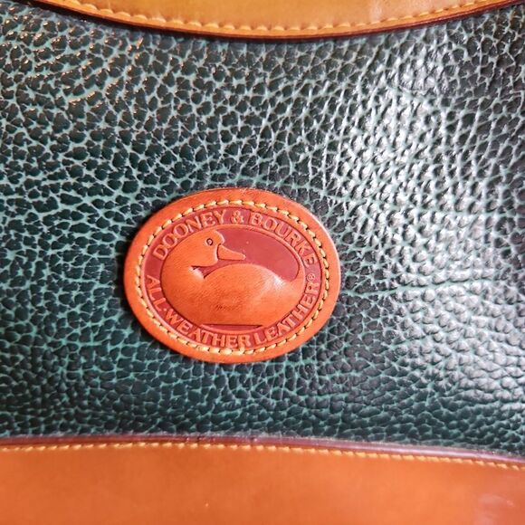 Vintage Dooney Bourke crossbody or shoulder leather bag w/ suede interior - Picture 7 of 14